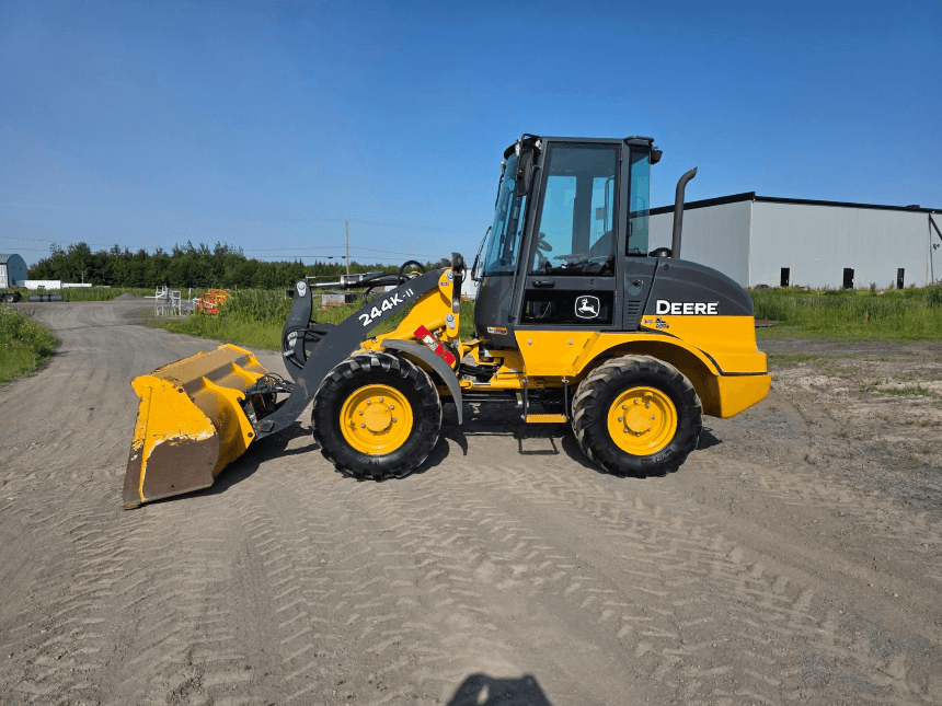 2018 John Deere 244K-II Wheel Loader – Side view