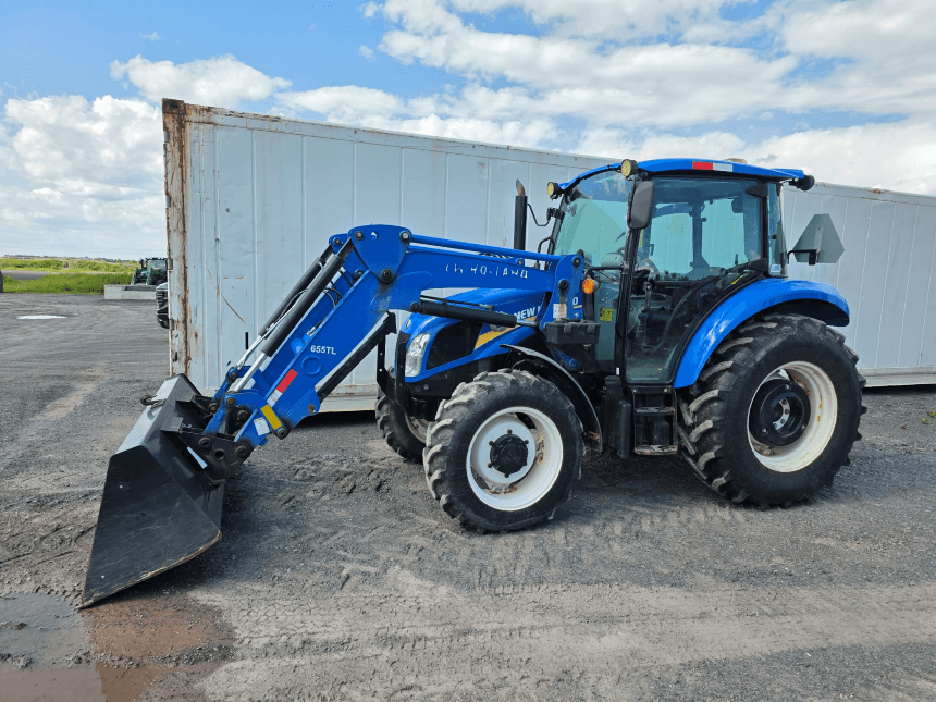 2019 New Holland T4.75 Tractor – View with loader