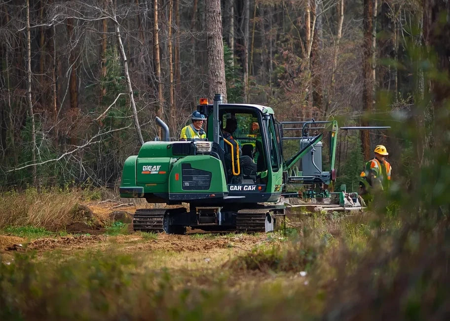 The Équipements Daigle team, specialists in used construction machinery, forestry equipment