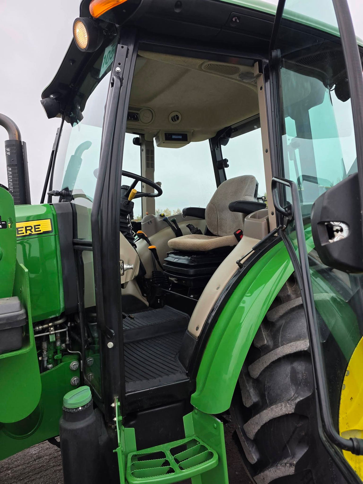 Tracteur John Deere 5075E 2021
