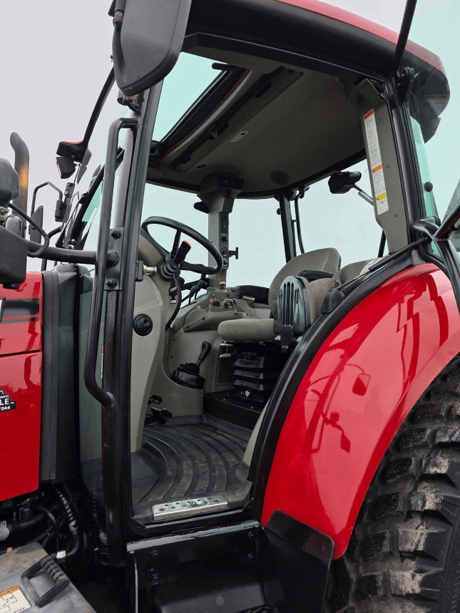 Tracteur Case IH Farmall 105U 2014 — Photo 7