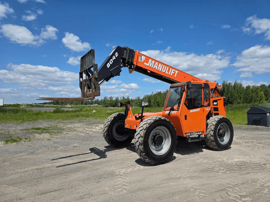 2022 SkyTrak 8042 Telehandler – Front right