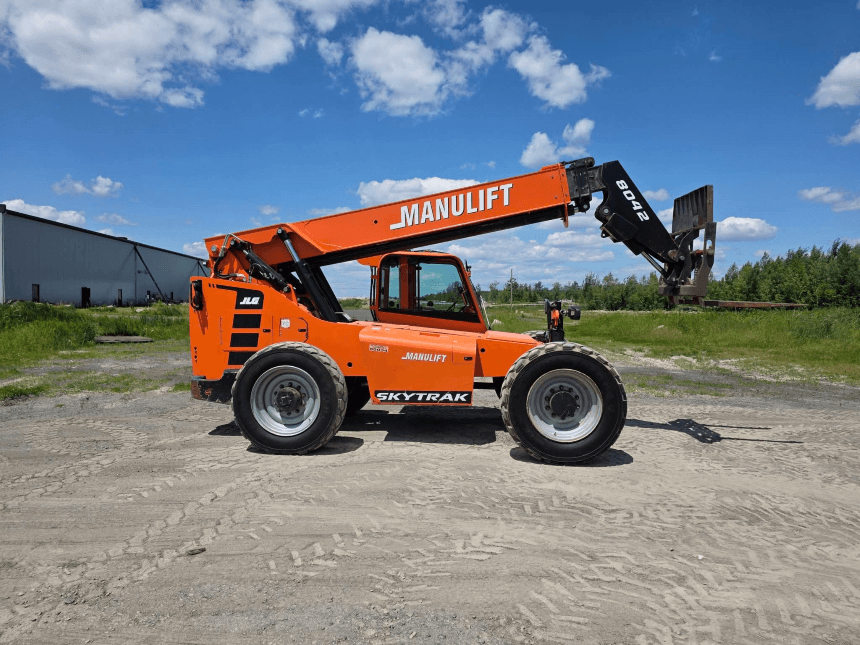 2022 SkyTrak 8042 Telehandler – Right view