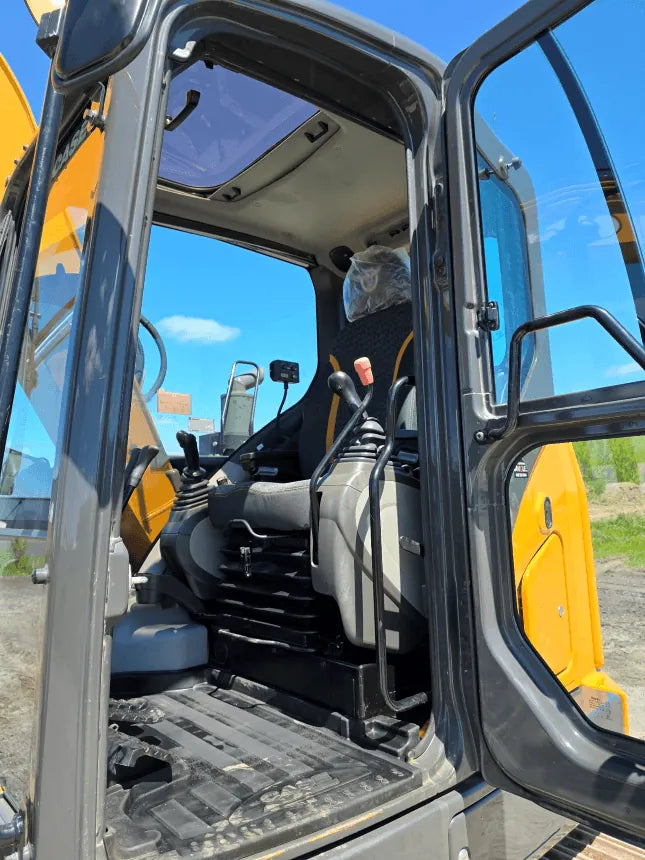 Excavatrice Case Cx75c SR 2022 – Cabine vue intérieure