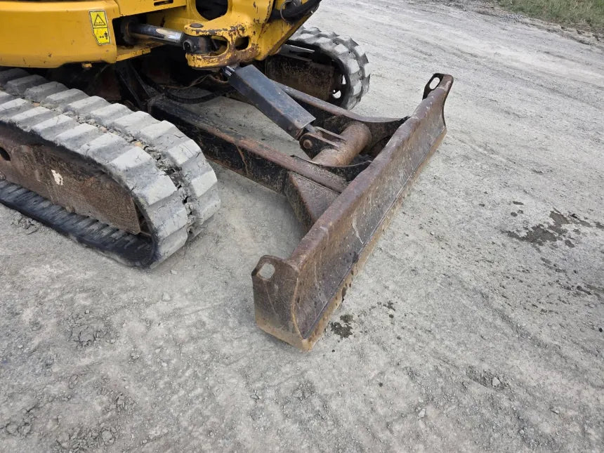 Excavatrice Caterpillar 303.5E CR 2012 – Lame avant