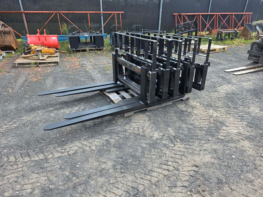 Fourche attache alo 48 po 4000lbs, vue de profil montrant dents allongées et cadre porte-fourches neuf