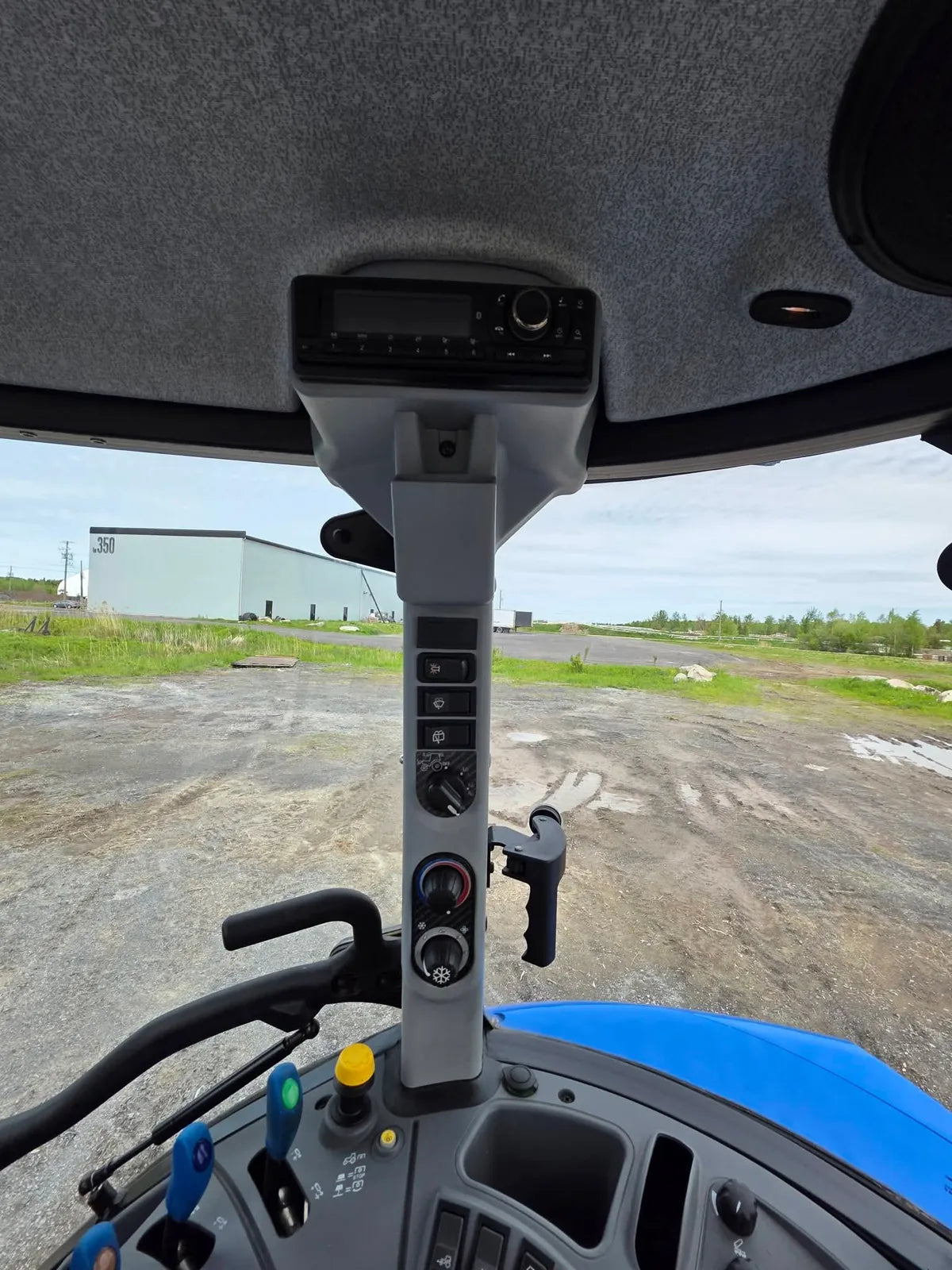 2022 New Holland T5.120 Tractor – Cab controls