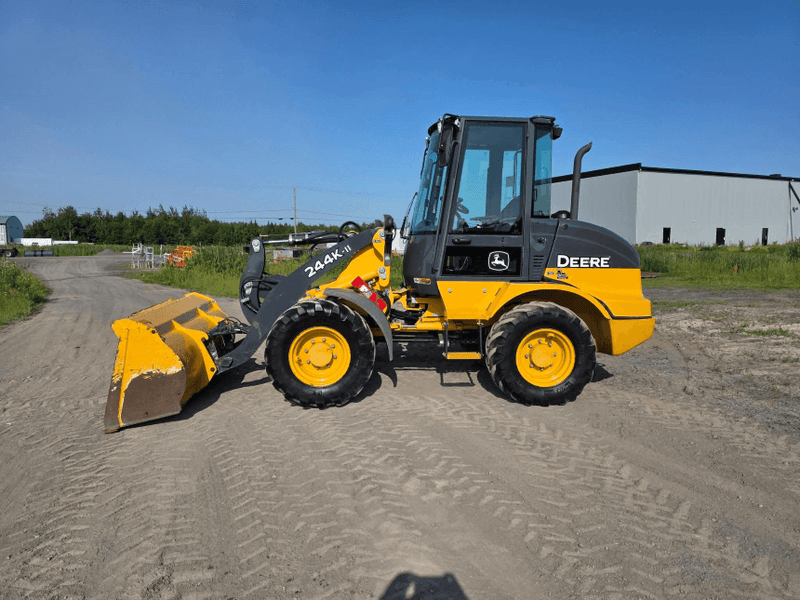 2018 John Deere 244K-II Wheel Loader – Side view