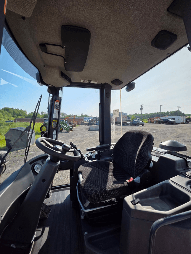 2018 John Deere 244K-II Wheel Loader – Operator station
