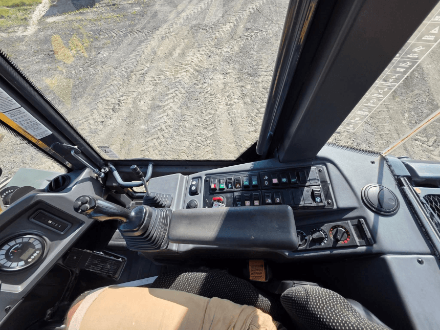 2018 John Deere 244K-II Wheel Loader – Controls