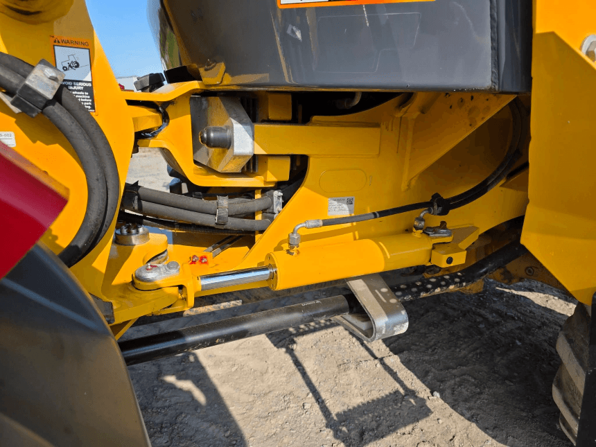 2018 John Deere 244K-II Wheel Loader – Articulation joint