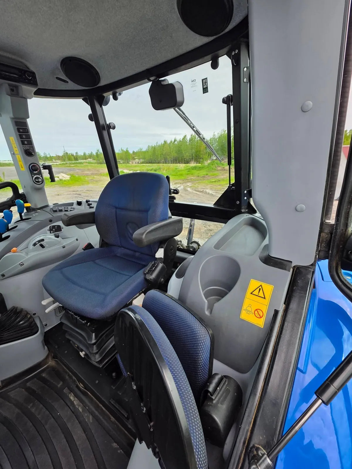 2022 New Holland T5.120 Tractor – Comfortable cab