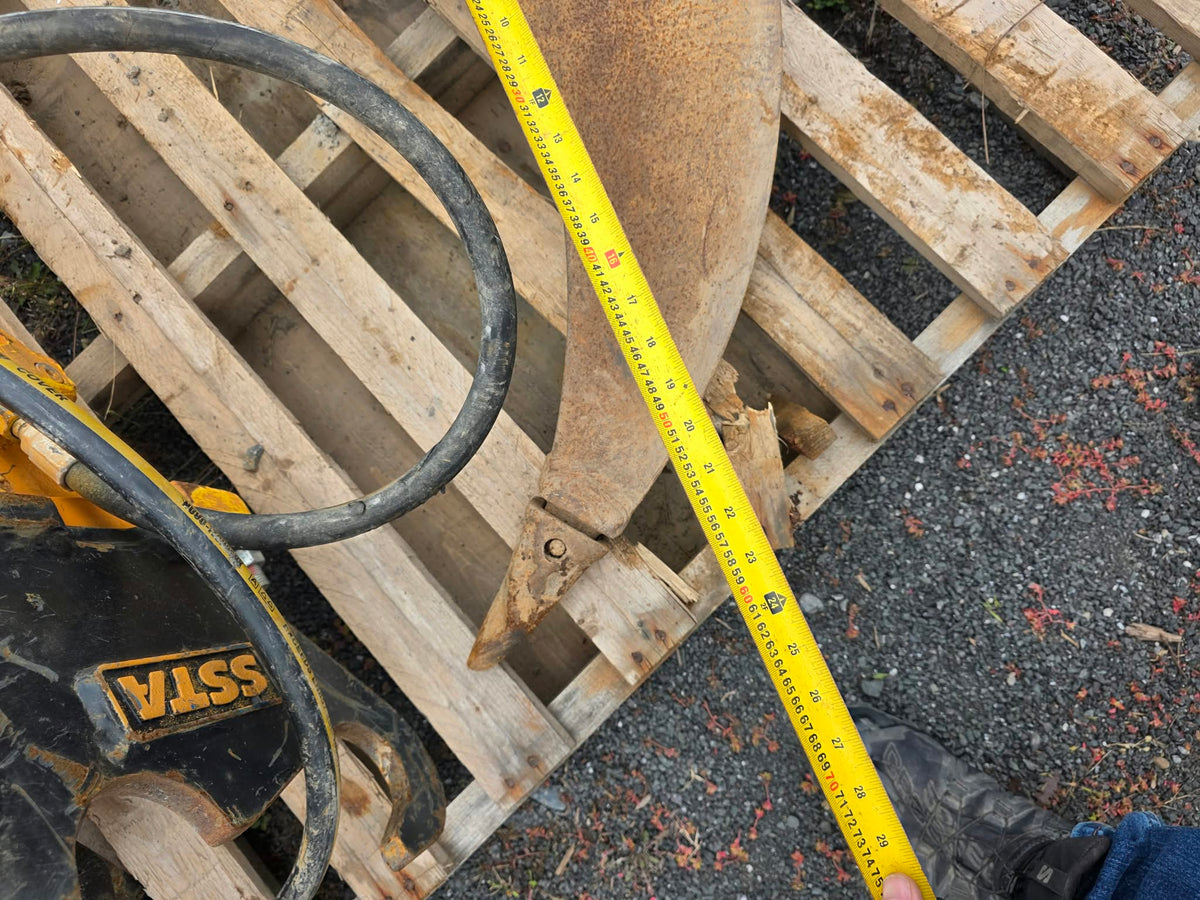 Ripper Ssta pour pelle de 3.5T, dent vue de dessus avec ruban à mesurer indiquant la longueur
