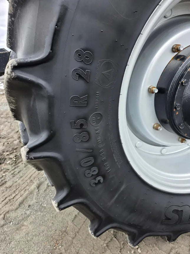 2022 Case IH Maxxum 115 Tractor – Front tire