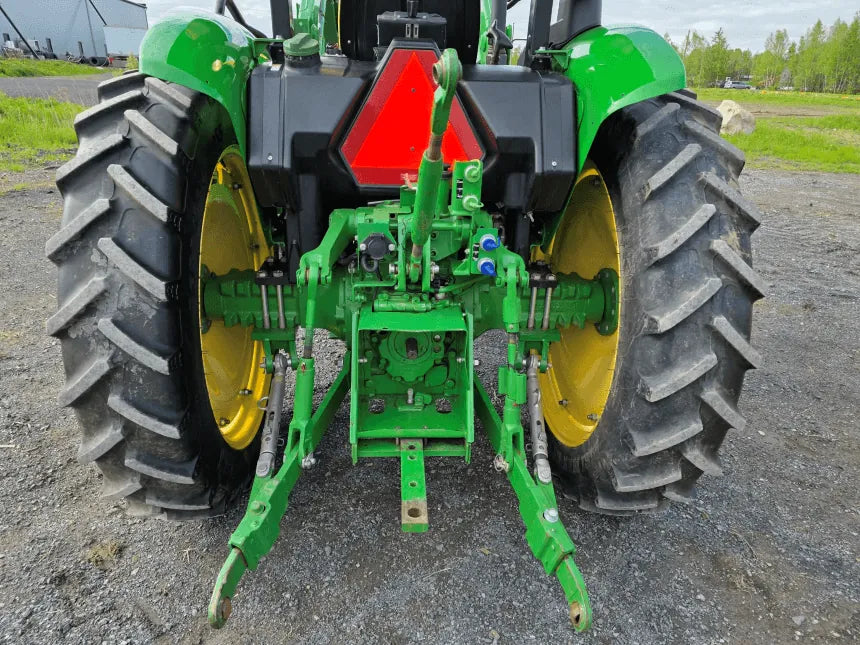 2022 John Deere 5075E Tractor – Rear three-point hitch 3