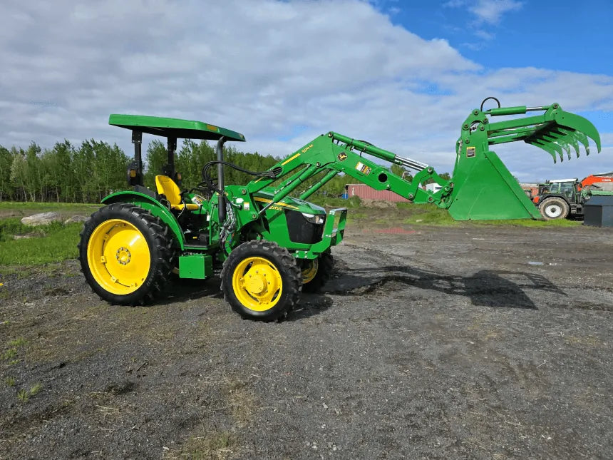 2022 John Deere 5075E Tractor – With grapple