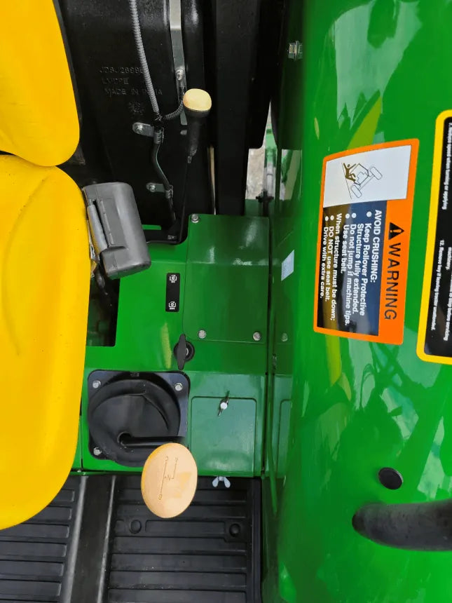 2022 John Deere 5075E Tractor – Operator console