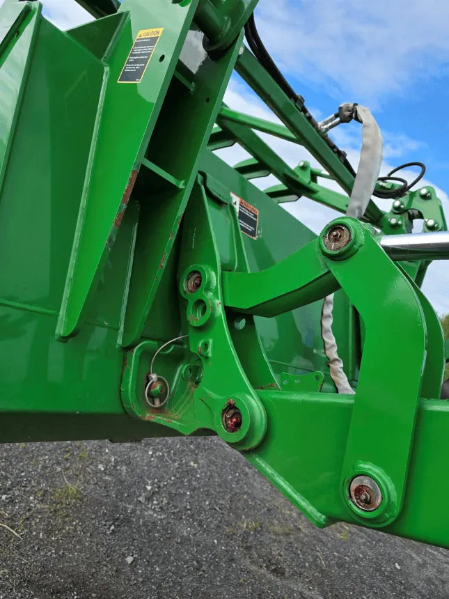 2022 John Deere 5075E Tractor – Silage grapple 2