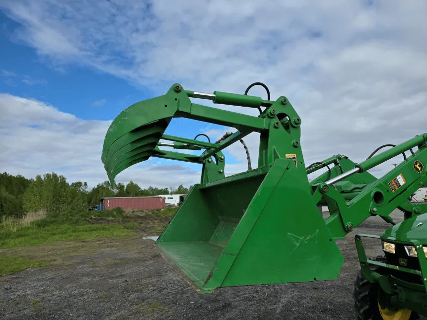 2022 John Deere 5075E Tractor – Grapple bucket