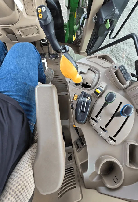 2020 John Deere 6110M Tractor – Controls
