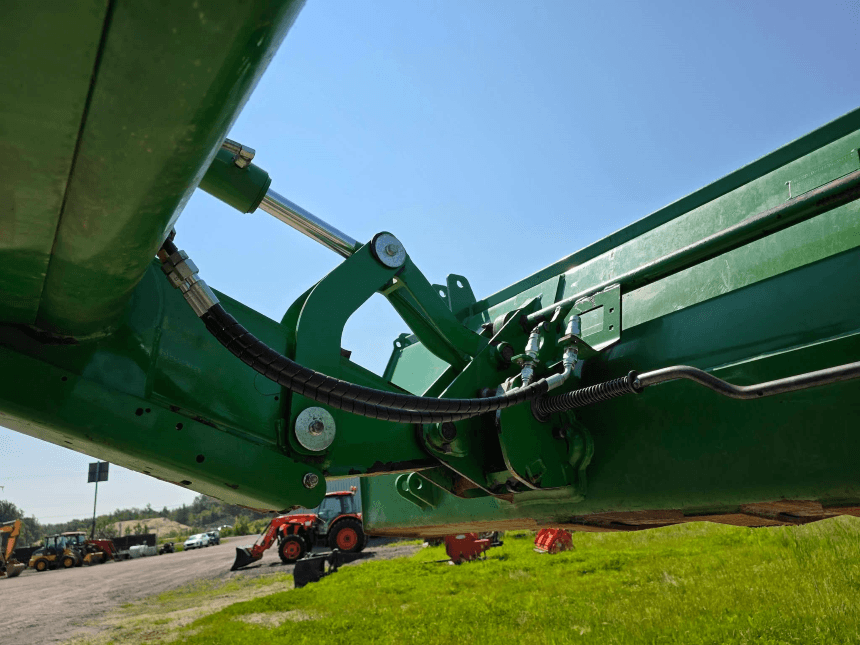 2021 John Deere 6140M Tractor – Loader hydraulic cylinders