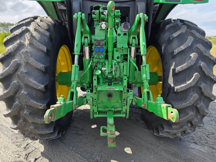 2016 John Deere 6145R Tractor – Three-point hitch