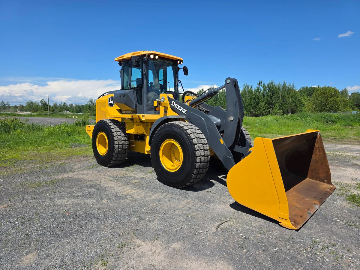 2021 John Deere 524P Wheel Loader – Front right view