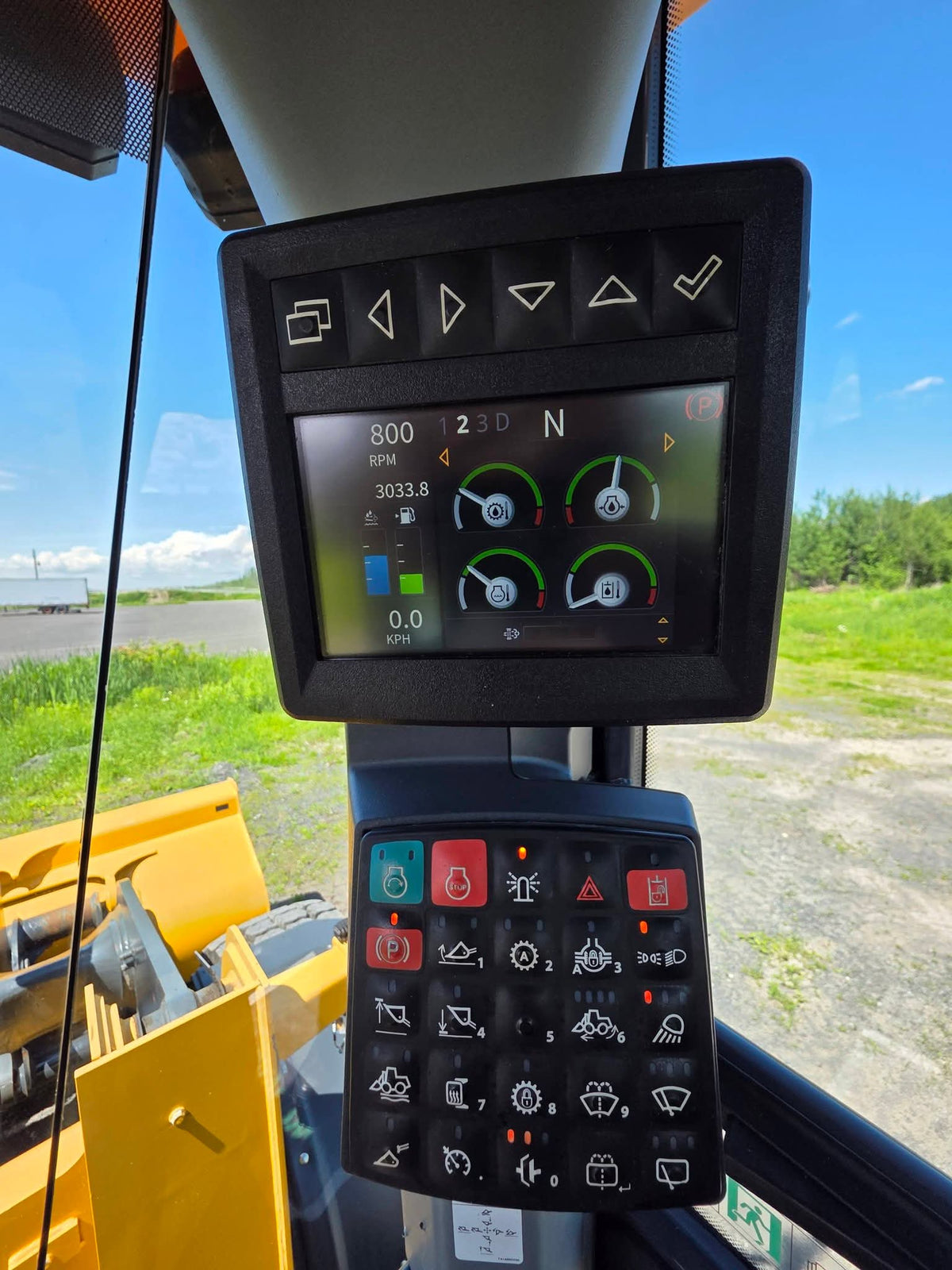 2021 John Deere 524P Wheel Loader – Control display