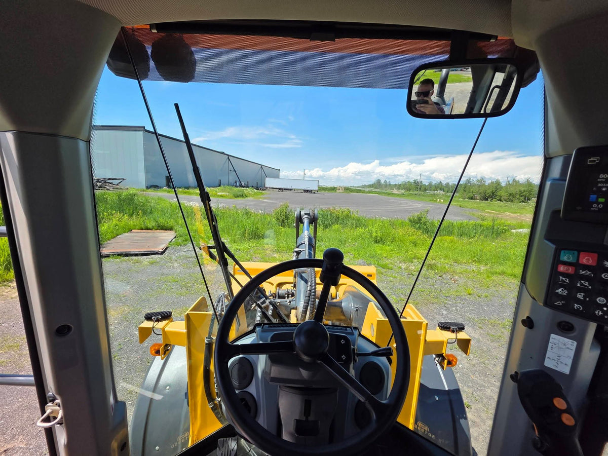 2021 John Deere 524P Wheel Loader – Cab visibility
