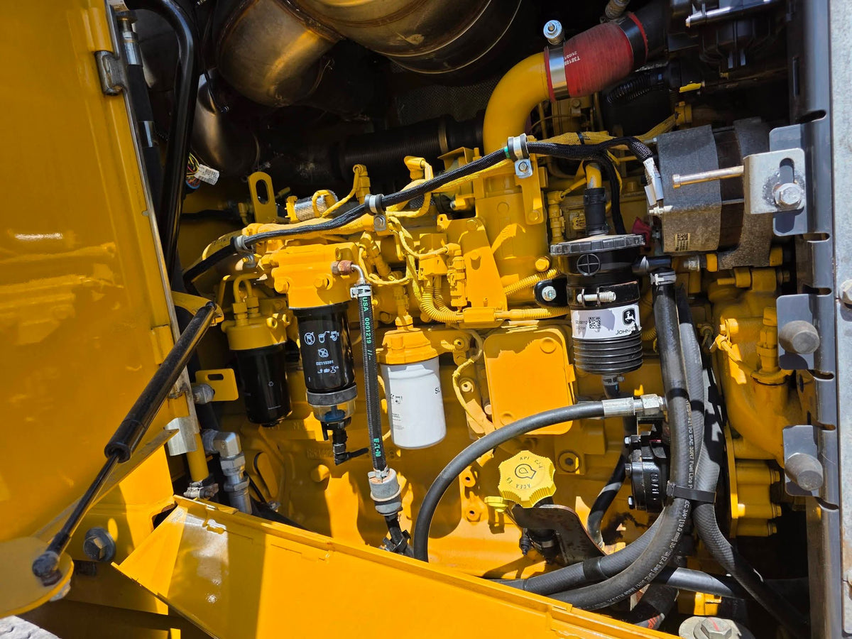 2021 John Deere 524P Wheel Loader – Engine