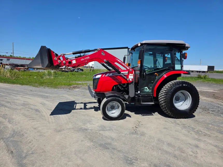 2016 Massey Ferguson 1758 Tractor – With DL135 loader