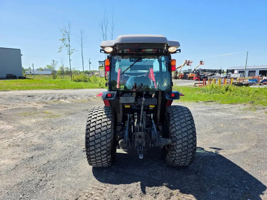 2016 Massey Ferguson 1758 Tractor – Rear three-point hitch