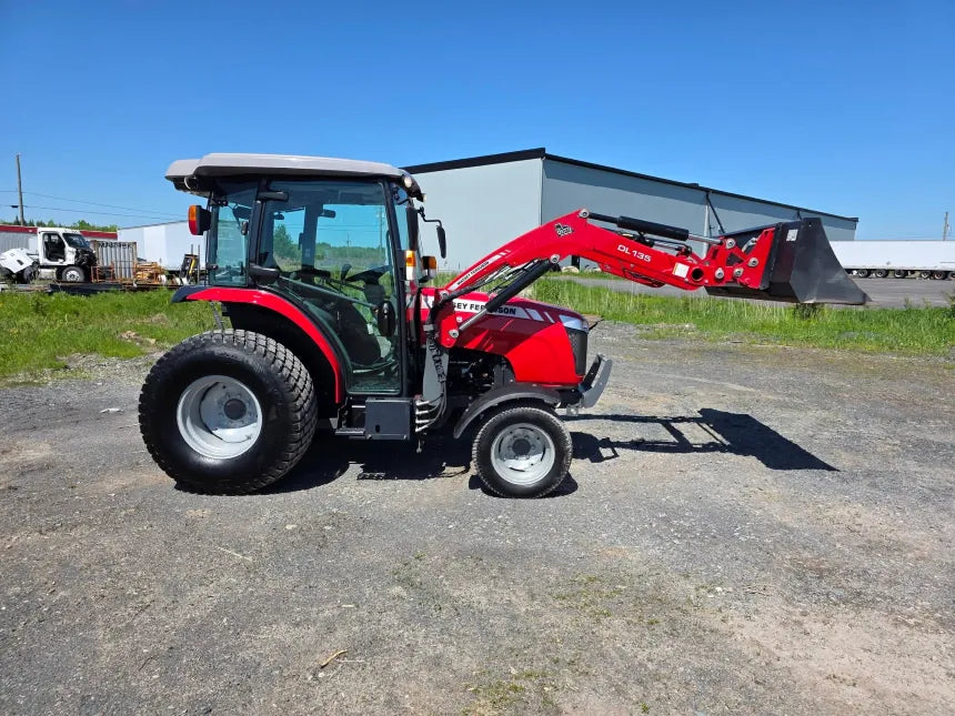 2016 Massey Ferguson 1758 Tractor – Full side profile