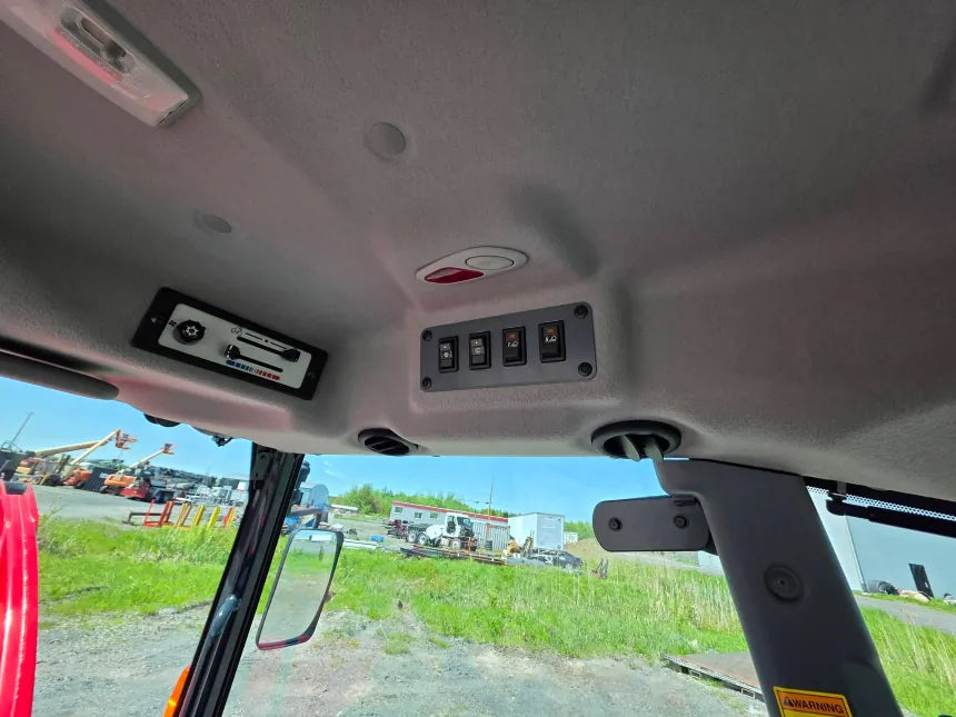2016 Massey Ferguson 1758 Tractor – Cab comfort