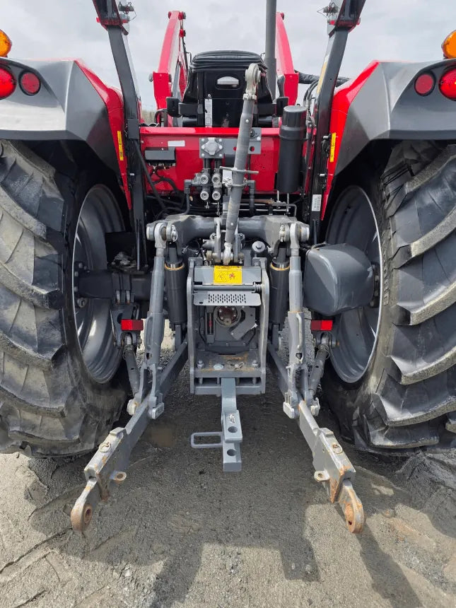 2022 Massey Ferguson 5711 Tractor – Rear hydraulics