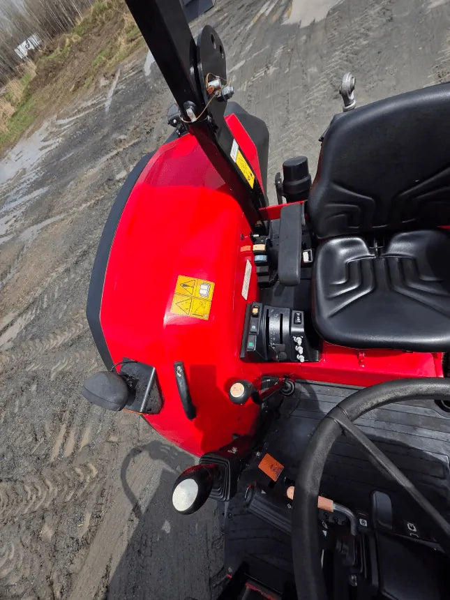 2022 Massey Ferguson 5711 Tractor – Hydraulic levers