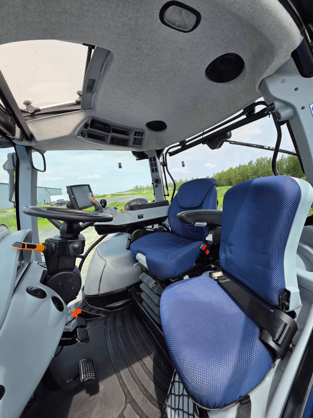 2022 New Holland T6.145 Tractor – Cab interior
