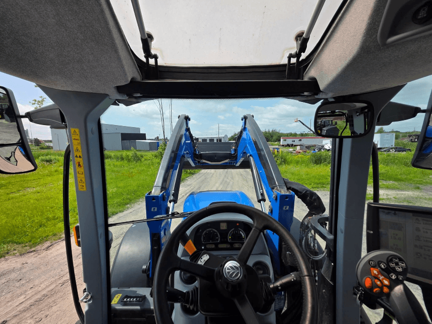 2022 New Holland T6.145 Tractor – Operator station