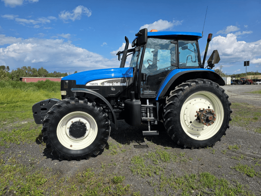 Tracteur New Holland TM175 2006 - Vue avant gauche