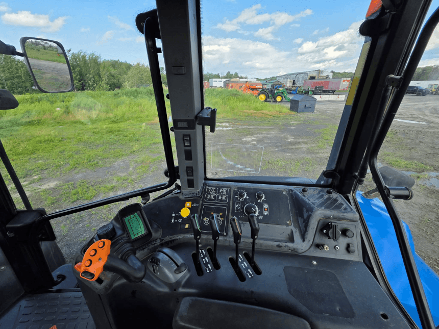 Tracteur New Holland TM175 2006 - Commandes cabine