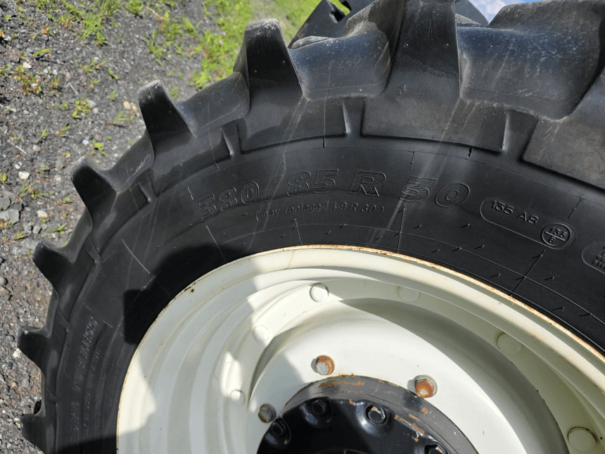 Tracteur New Holland TM175 2006 - Pneu avant 580/85R30