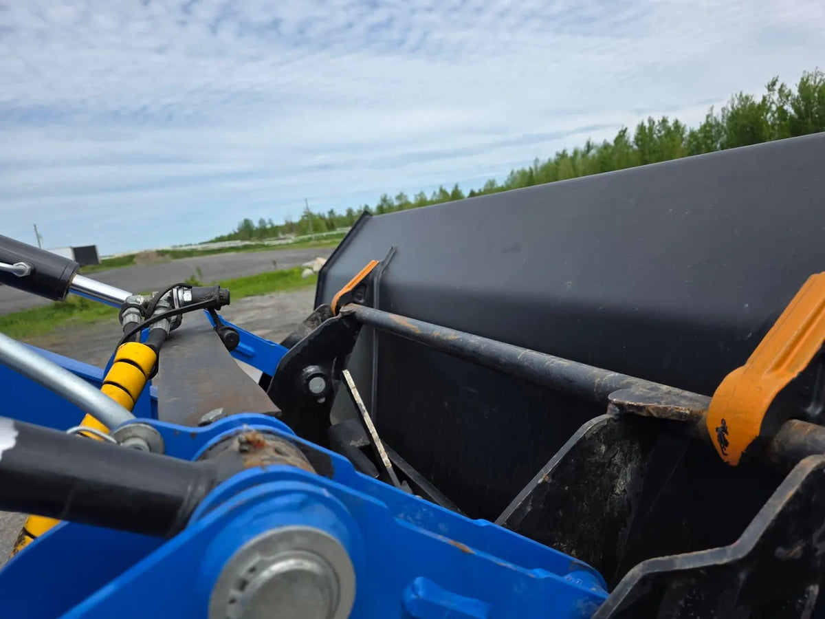 2022 New Holland T5.120 Tractor – Loader quick-attach plate