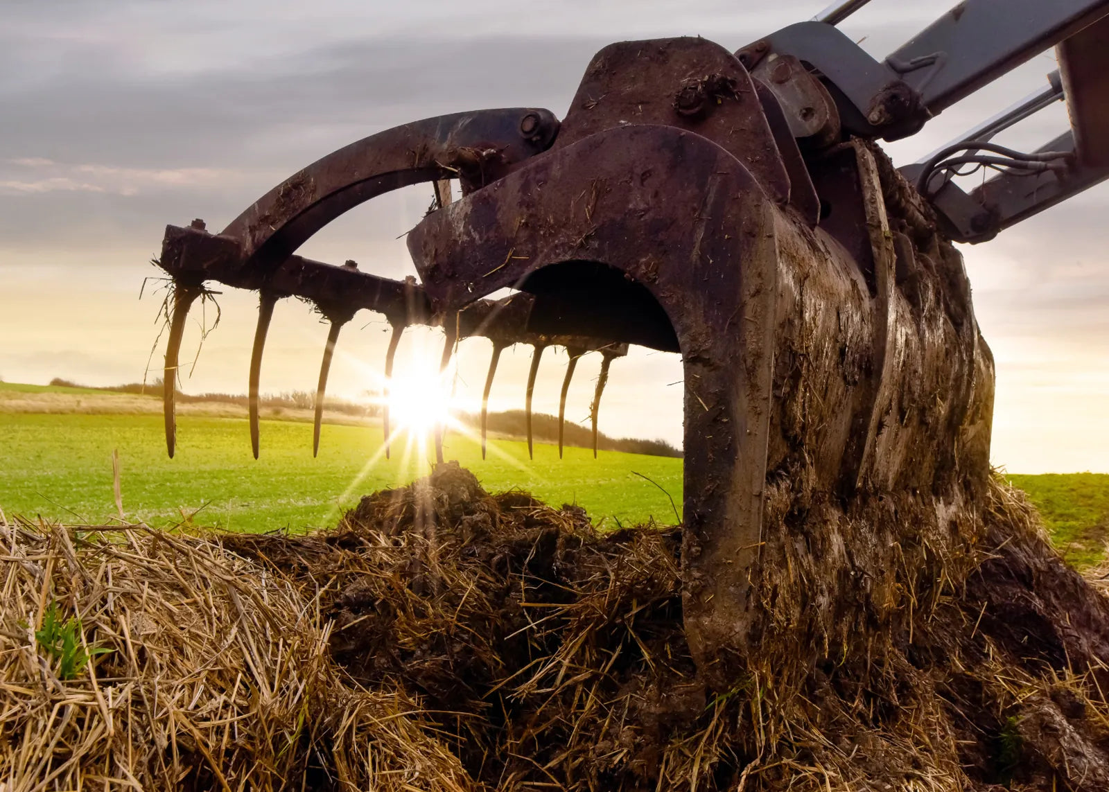 Fourche à fumier et accessoires agricoles usagés, machinerie agricole Équipements Daigle