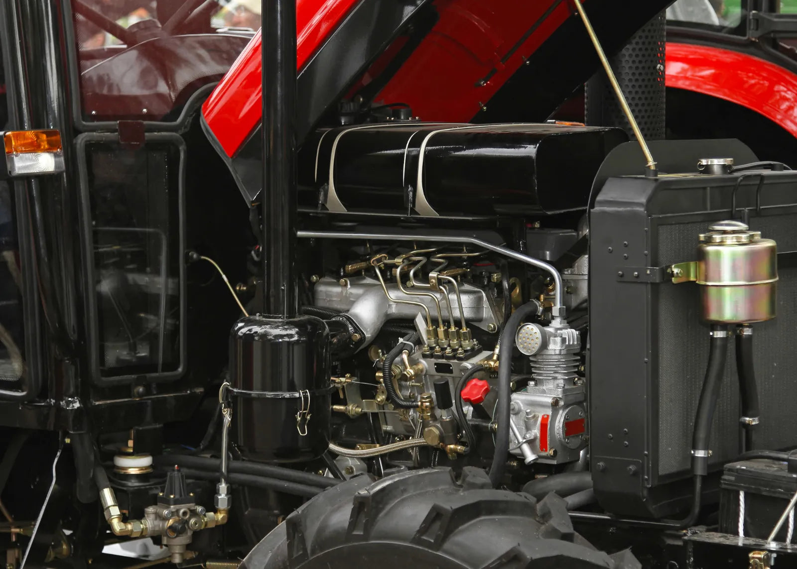 Tractor diesel engine with the hood open during the 70-point inspection at Équipements Daigle
