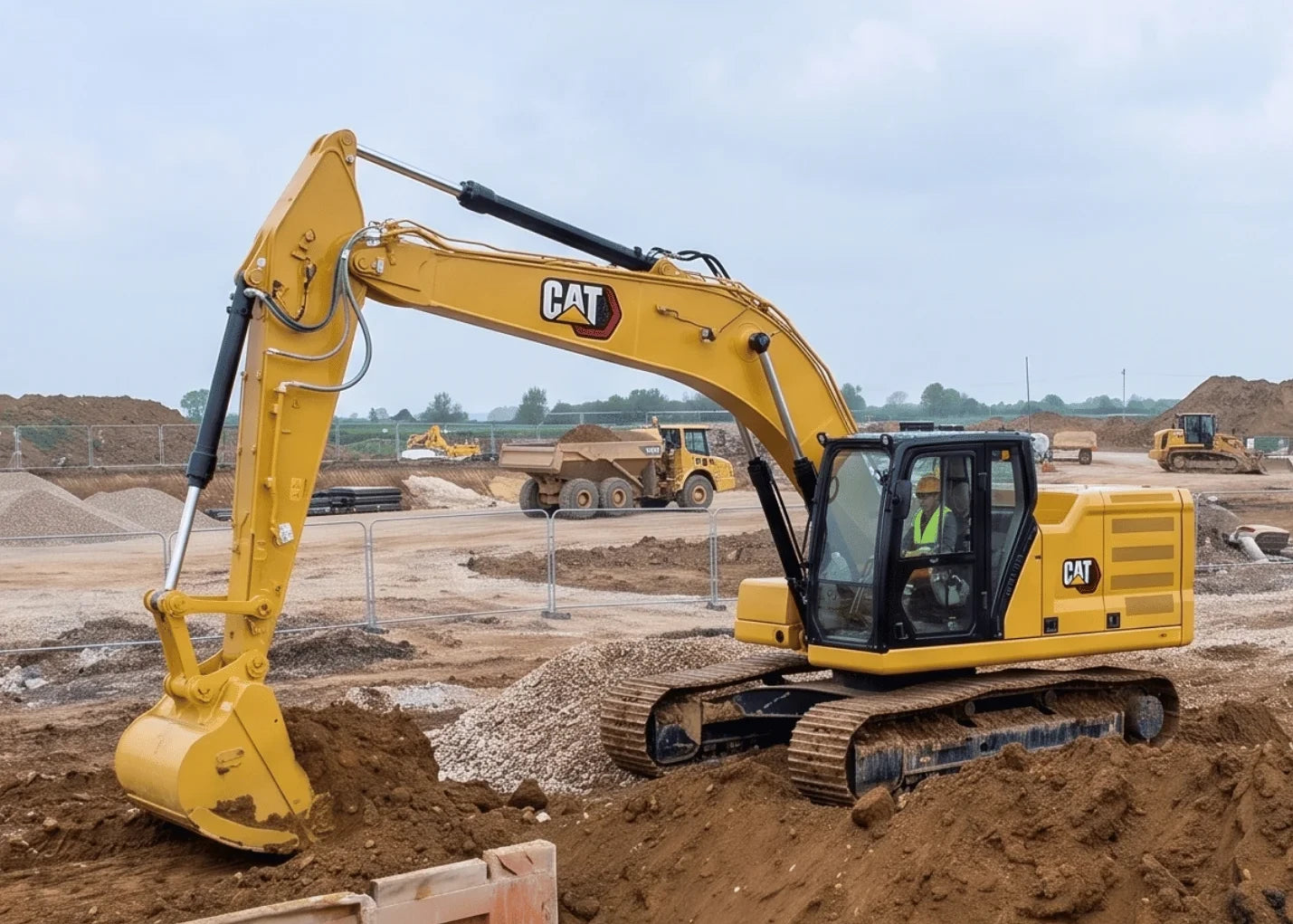 Excavatrice Caterpillar 320 sur un chantier d'excavation