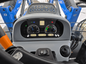 Tableau de bord et volant du tracteur New Holland T6.155 2019 – vue depuis le siège conducteur