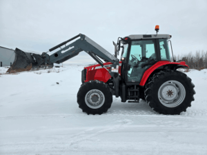 Massey Ferguson 5460 2012 vue latérale avec chargeur Quicke Q45, tracteur usagé à vendre au Québec.