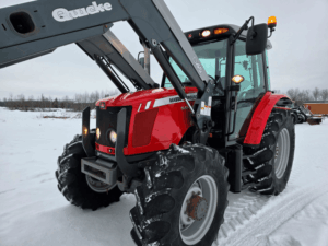 Massey Ferguson 5460 2012 avec chargeur Quicke Q45, vue avant rapprochée, tracteur agricole à vendre.