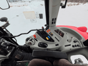 Console de commandes et leviers hydrauliques du tracteur Massey Ferguson 5460 usagé 2012 – 4 899 heures – Québec