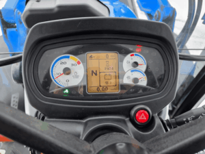 Tableau de bord du tracteur New Holland T5.95 affichant 3147 heures d’utilisation